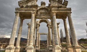 Afrodisias Antik Kenti & Işıklı Göl Turu